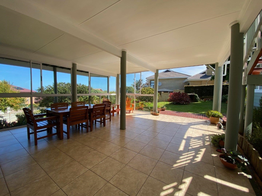 4 Bedroom Property for Sale in Outeniqua Strand Western Cape